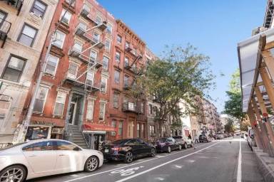 Main picture of 344 E 9th St