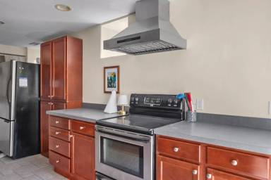 Main picture of 322 E 6th Ave