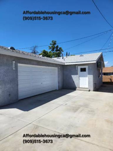 Main picture of 915 W 8th St