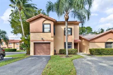 Main picture of 11243 SW 9th Ct