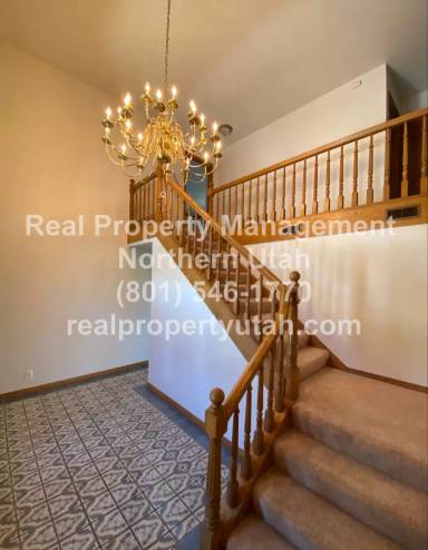 Main picture of 986 Oakwood Dr