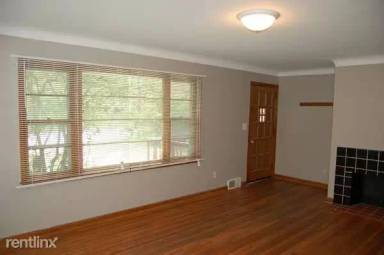 Main picture of 121 S Governor St