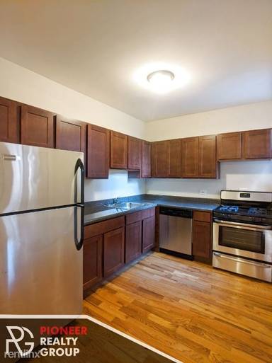 Main picture of 620-30 W Cornelia Ave