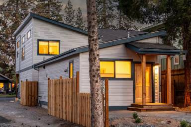 Main picture of 1355 NW Hartford Ave