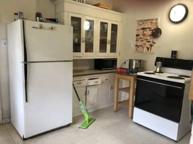 Main picture of 712 E Maple St