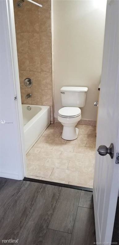 Main picture of 2433 Centergate Dr