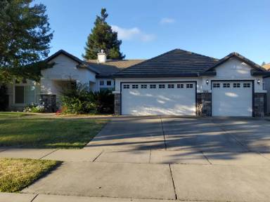 Main picture of 945 Skyline Dr