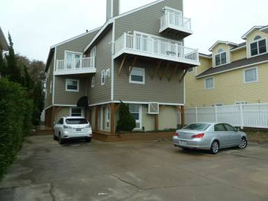 Main picture of 3157 Page Ave