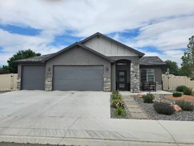 Main picture of 515 Desert Peach St