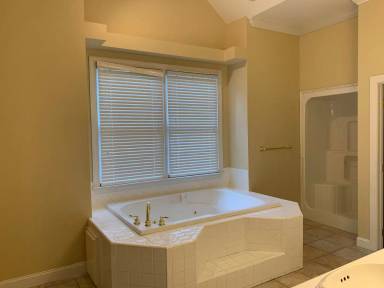 Main picture of 4603 Ridgeview Cir