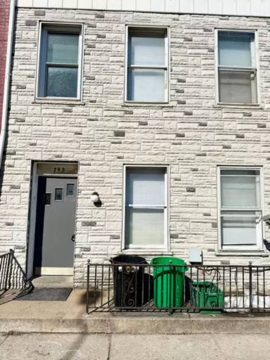 Main picture of 745 E Market St