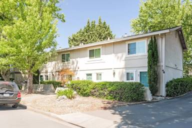 Main picture of 48 Lark Center Dr