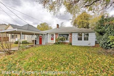 Main picture of 3039 Main St