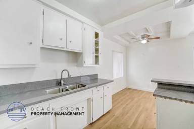 Main picture of 6352 Cedar St
