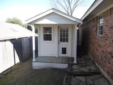 Main picture of 221 Camelot Dr