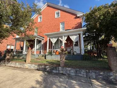 Main picture of 398 W Race St