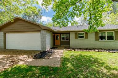 Main picture of 2332 S Clover Dr