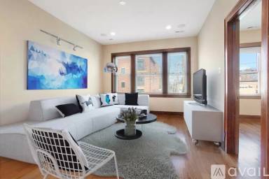 Main picture of 5615 W Lawrence Ave