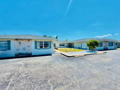 Main picture of 3619 SE 9th Pl