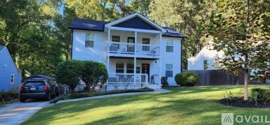 Main picture of 381 Eleanor St SE