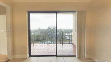 Main picture of 6444 Collins Ave