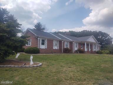 Main picture of 710 Blacks Dr