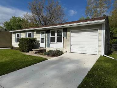 Main picture of 6038 S Ivanhoe Ave