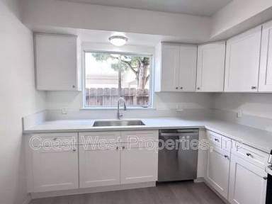 Main picture of 4826 Santa Cruz Avenue - 4