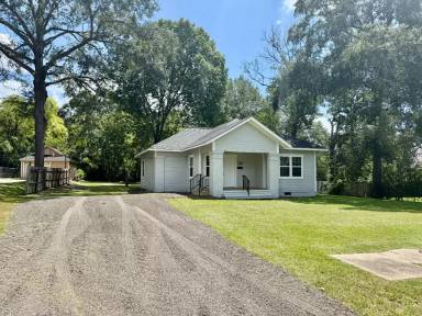 Main picture of 121 W Kerr Ave