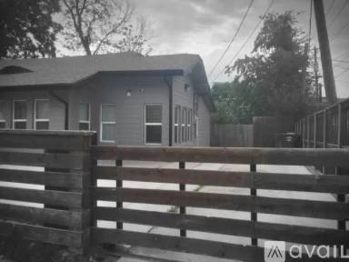 Main picture of 4213 Congress Ave