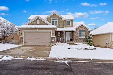 Main picture of 882 S Daisy Dr