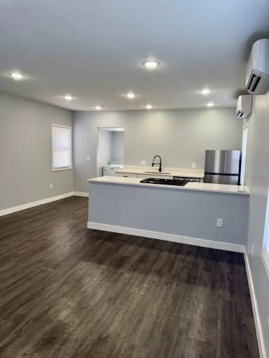 Main picture of 704 E Main St