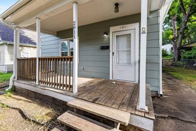 Main picture of 2911 Felix St