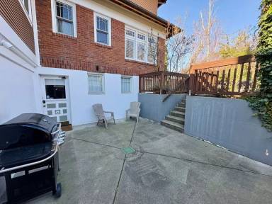 Main picture of 2137 E Hamlin St