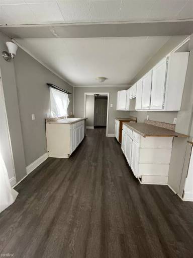 Main picture of 1044 W Bergin Ave