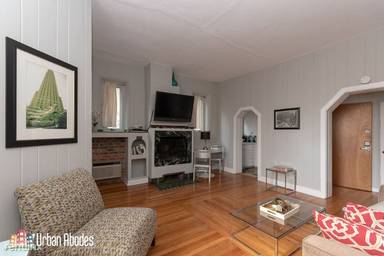 Main picture of 149 W Schiller St