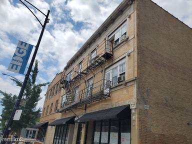 Main picture of 5940 N Broadway St