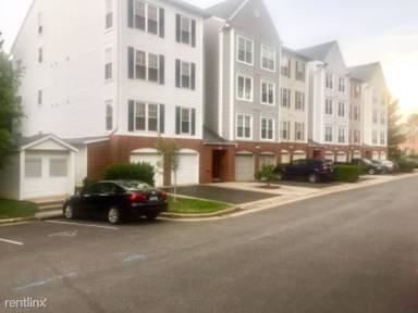 Main picture of Hillwood Condominiums