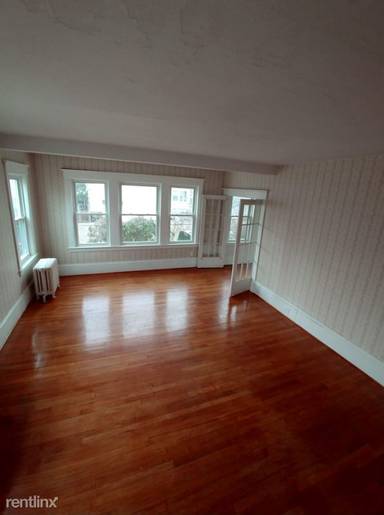 Main picture of 624 Coggeshall St
