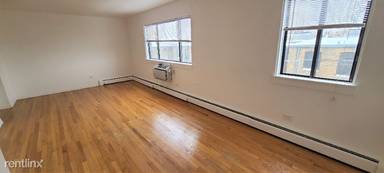 Main picture of 6972 N Sheridan Rd