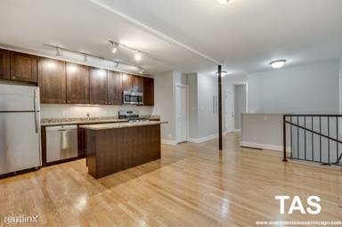 Main picture of 2218 N Bissell St