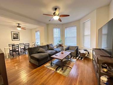 Main picture of 724 W Waveland Ave