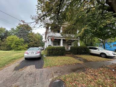 Main picture of 3720 E 61st St