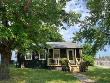 Main picture of 852 N Columbia Ave
