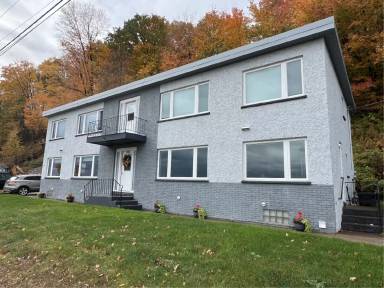 Main picture of 830 S Lake St