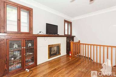 Main picture of 1310 W Waveland Ave
