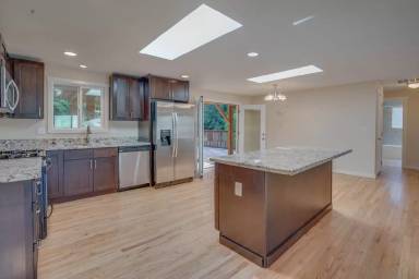 Main picture of 18038 1st Ave NE