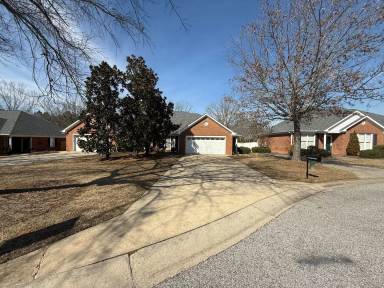 Main picture of 2211 Clairmont Cir