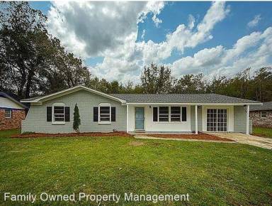 Main picture of 302 Sprucewood Dr