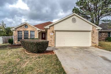 Main picture of 1904 Canterbury Cir